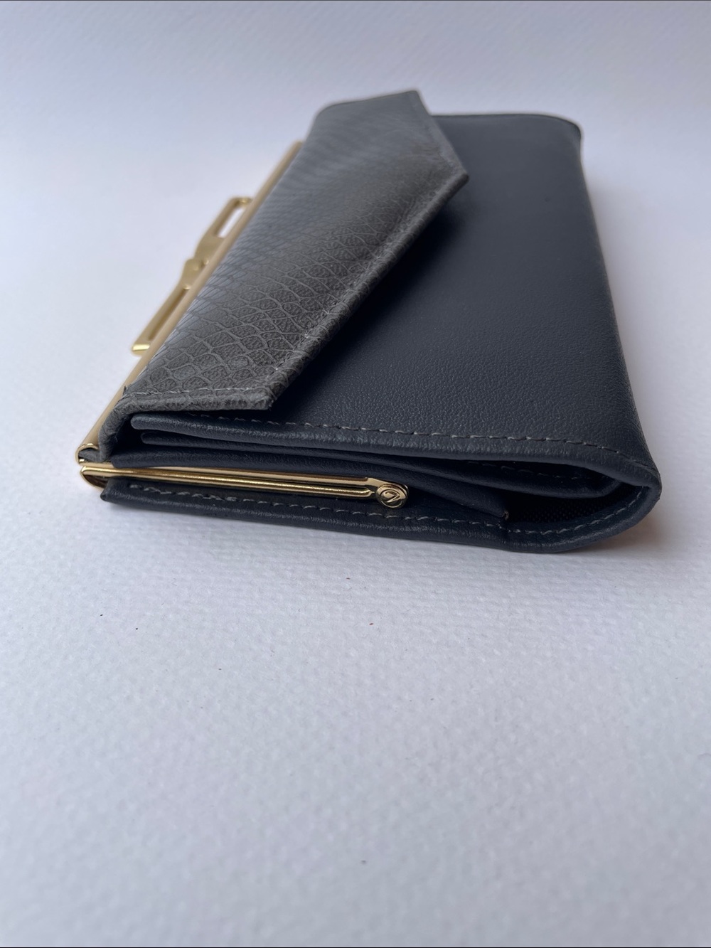 Rare Vintage Pitt Two-Tone Gray Clutch Wallet with Gold Framet Genuine Leather - Picture 4 of 10